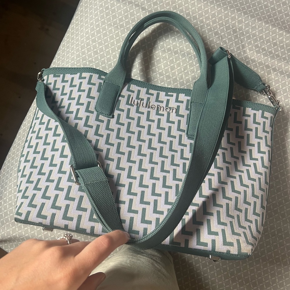 lululemon athletica Green and White Tote Bag - Picture 4 of 9